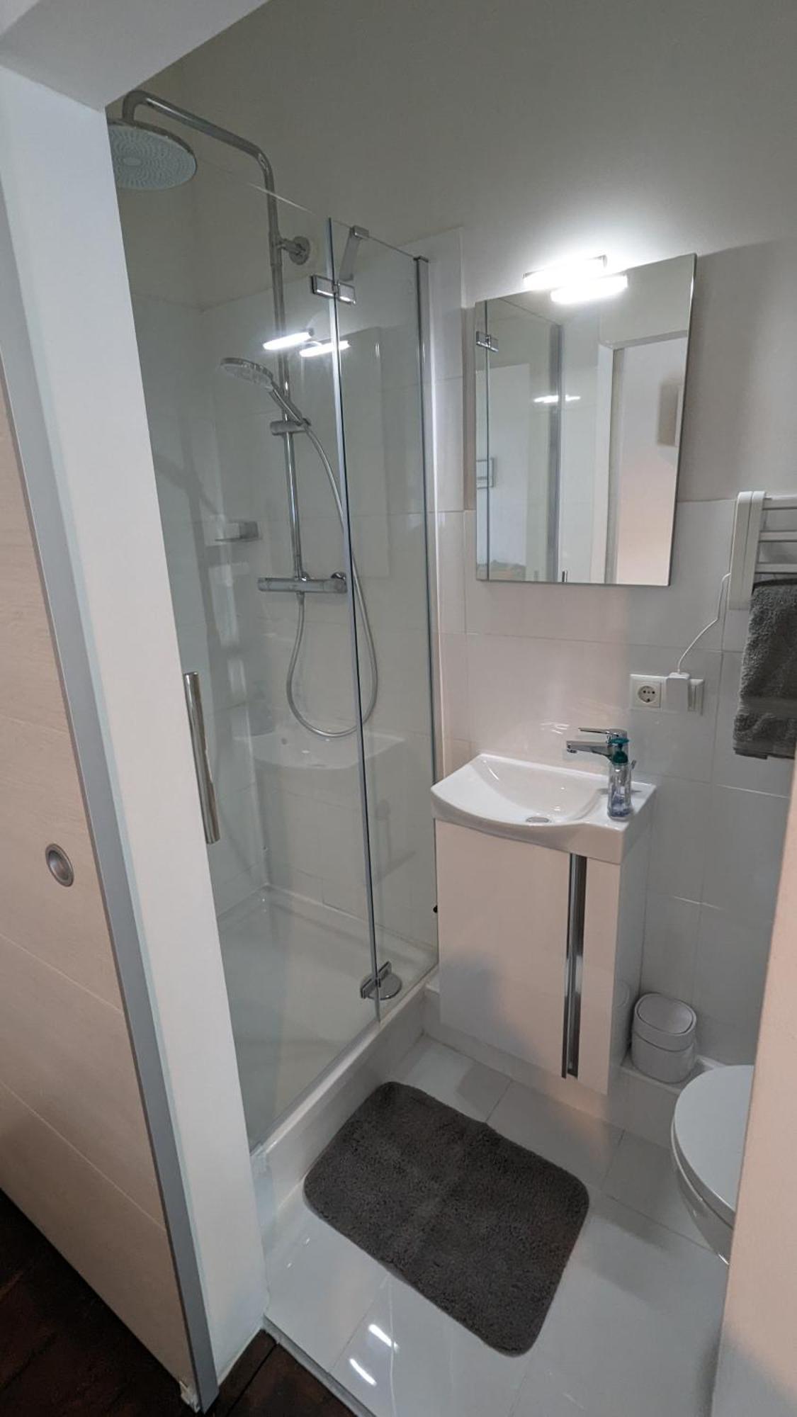 Appartement Deine In Zentraler Lage In Altona *