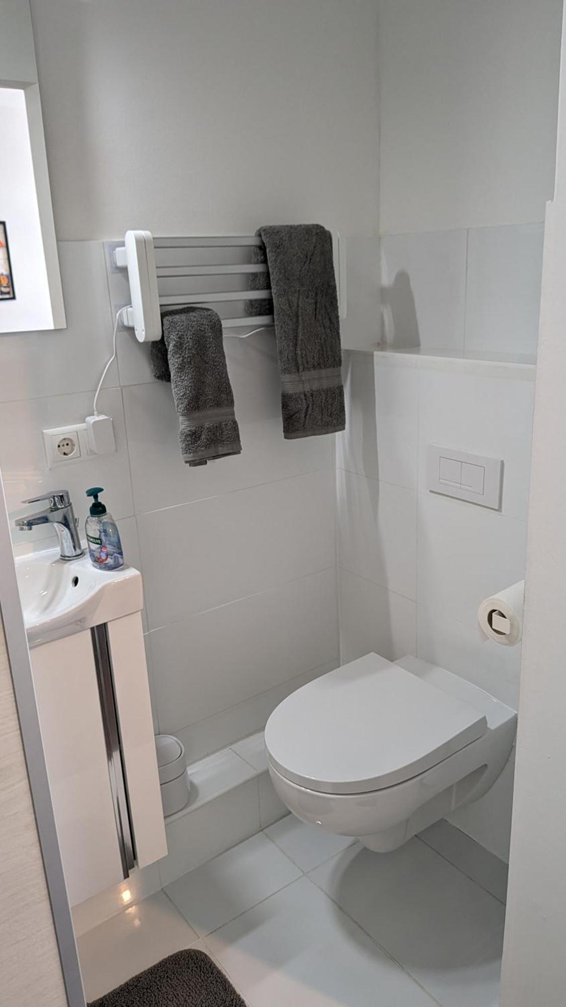 Appartement Deine In Zentraler Lage In Altona *
